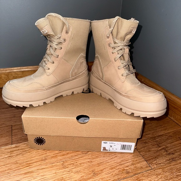 UGG Women’s The UGG Lug Lace-Up Platform Boots in SAND 5 - Picture 6 of 12